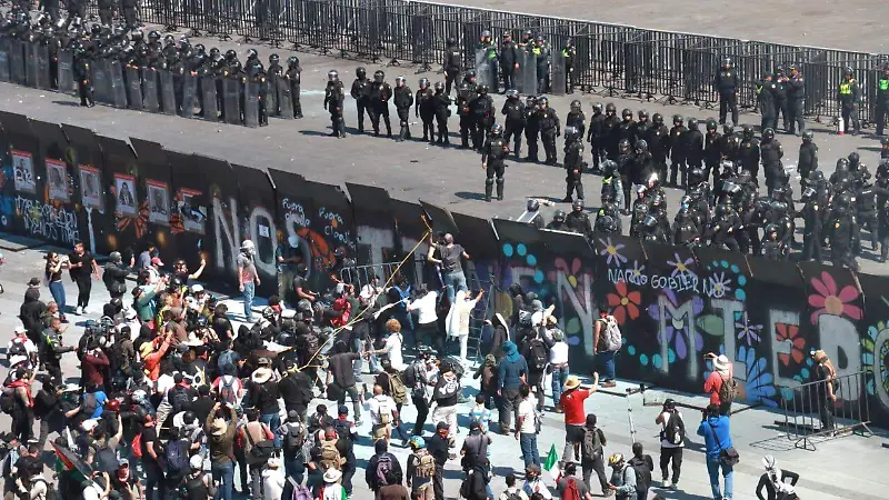 Manifestación del Sombrero y Generación Z en el Zócalo